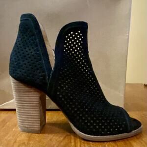 Ankle Bootie Lucky Brand Larise Women’s 10M Cut Out Open Toe Black Slip On Suede